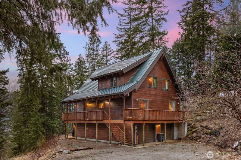 Absolutely the picturesque cabin everyone dreams of. The rustic flair makes this cabin unique & one of my favorite!