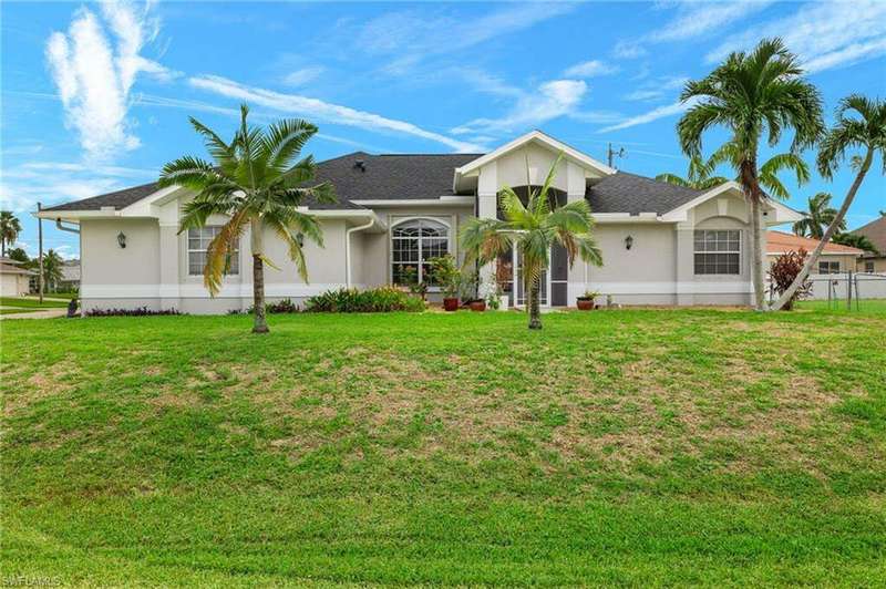 View of front of house with a front yard