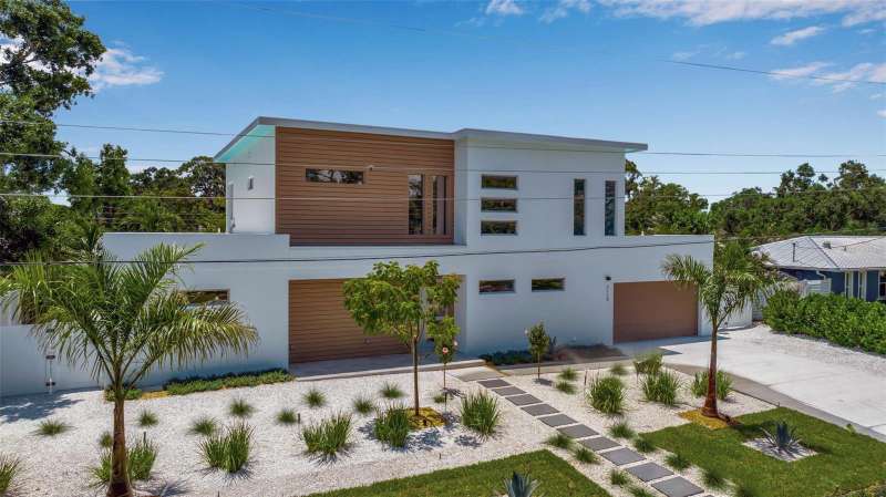 Front elevation of 2124 Clematis