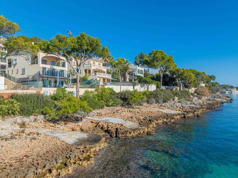 Luxus-Villa-am-Meer-in-Alcanada-Alcudia-Mallorca