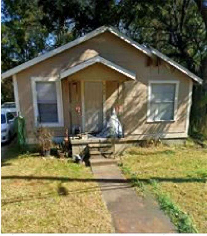 Bungalow-style house with a front yard