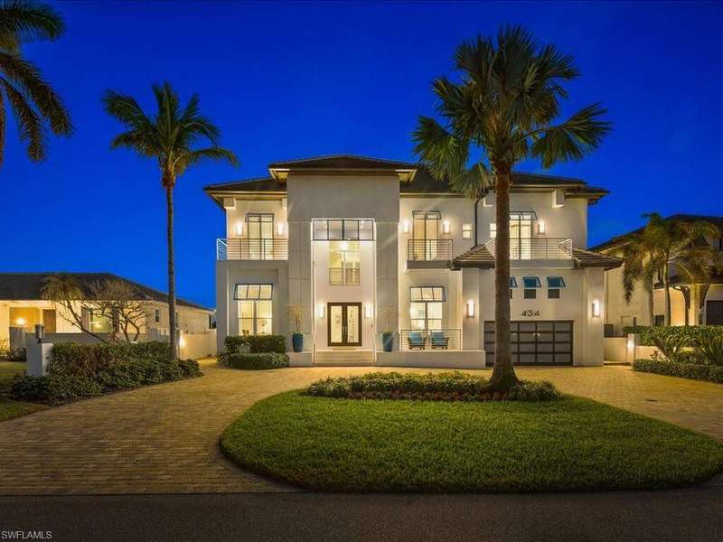 Coastal contemporary on the widest canal in Vanderbilt