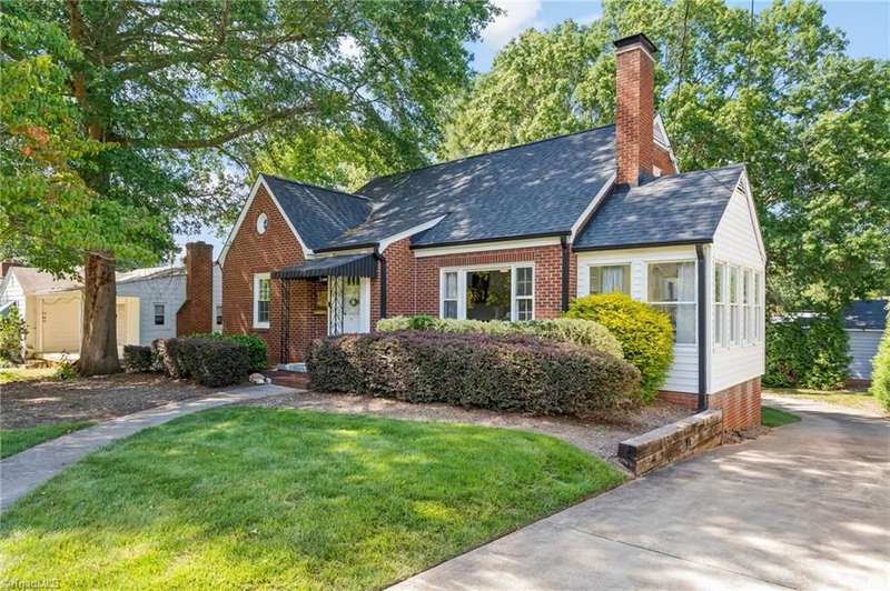 Charming Emerywood Home!