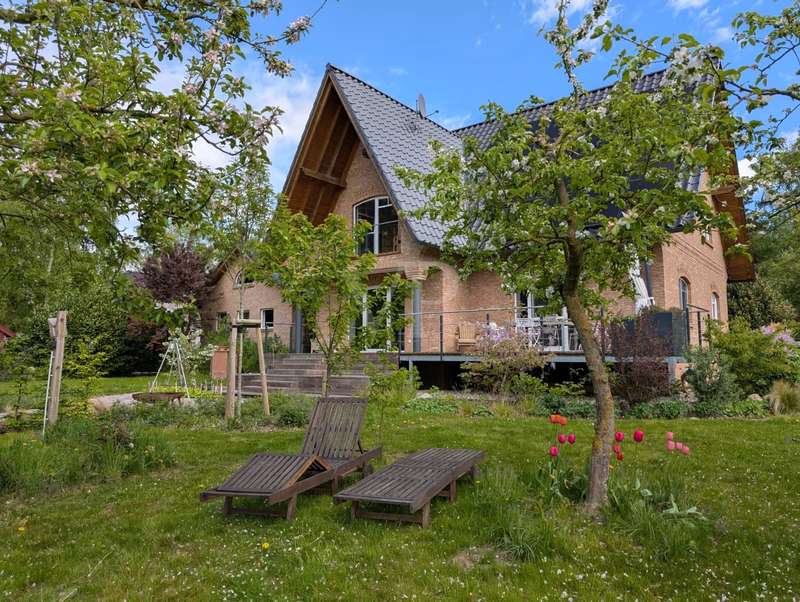 Haus mit Garage/Werkstatt VP.
