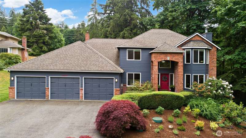Private estate on over an acre