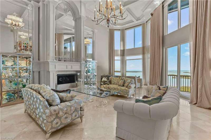 livingroom with volume ceilings