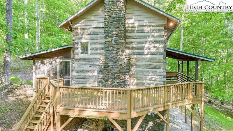 Enjoy all the outdoor living spaces this cabin off