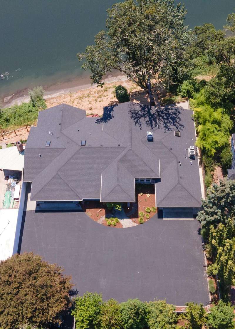 619 SE M Street- A Riverfront Retreat