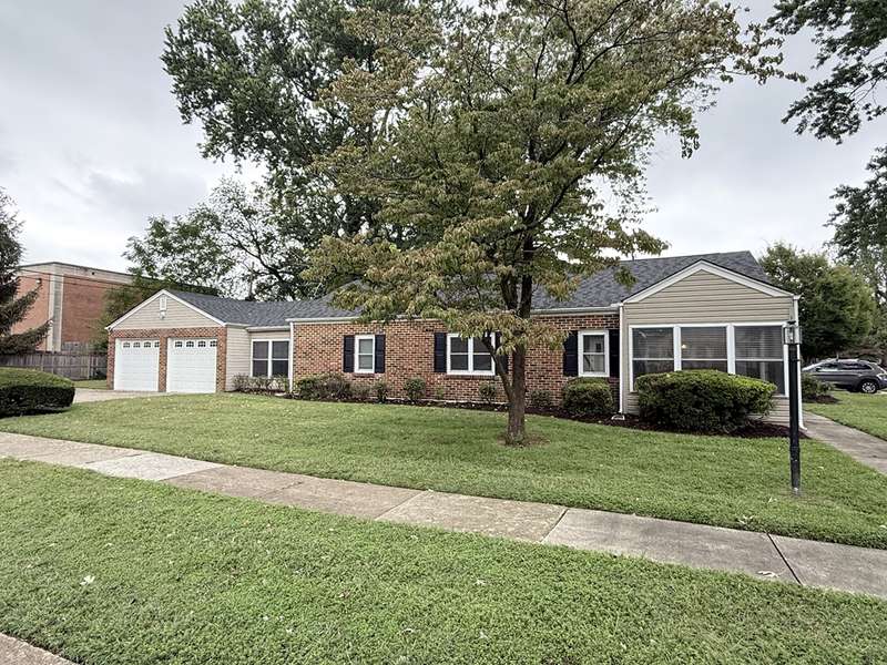 Strong classic look w/curb appeal.