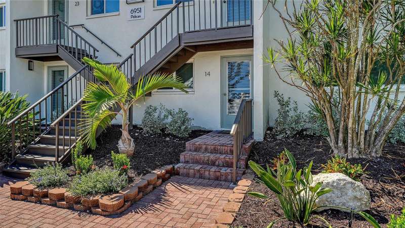 SEA PINES CONDO COMPLEX ON NORTH END OF LONGBOAT KEY