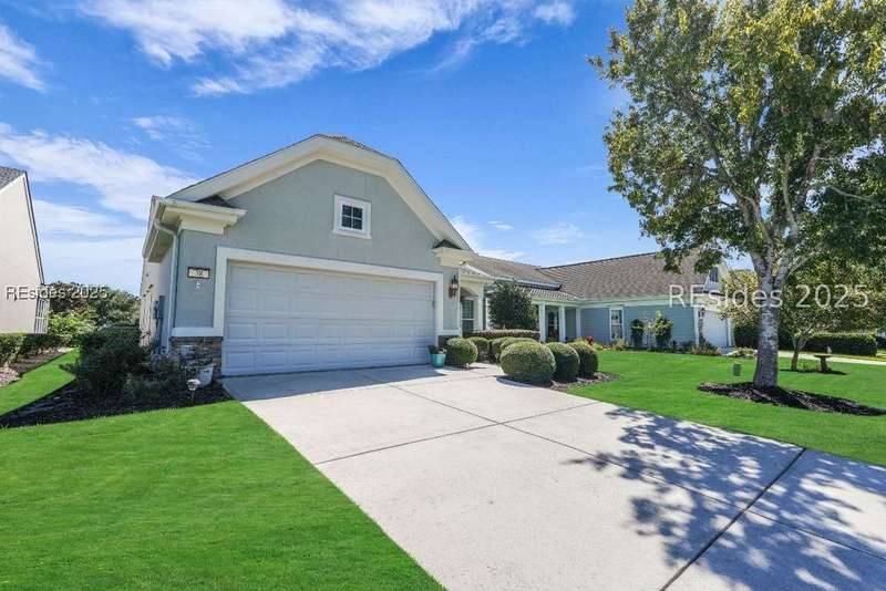 2Br, 2Ba + Den/Flex Room