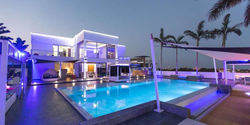 Super Luxury Holiday Villa Image