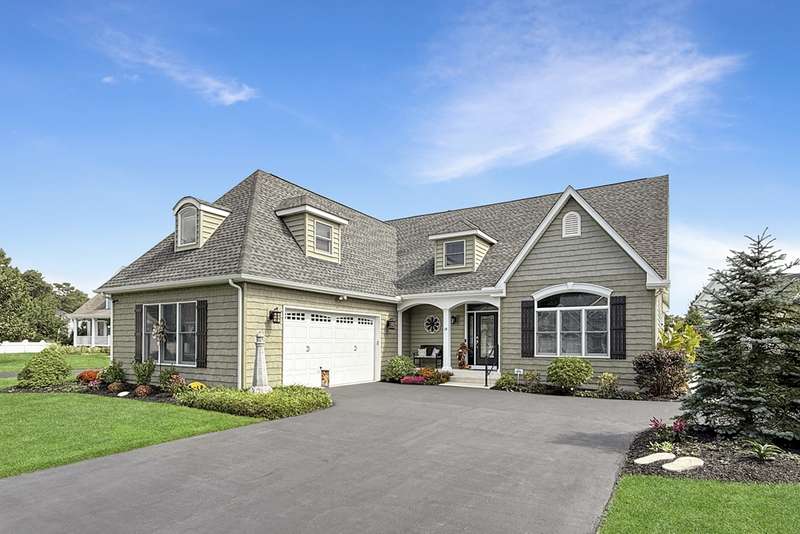 38 Kenmare Way-- Pond Views and Close to Town!