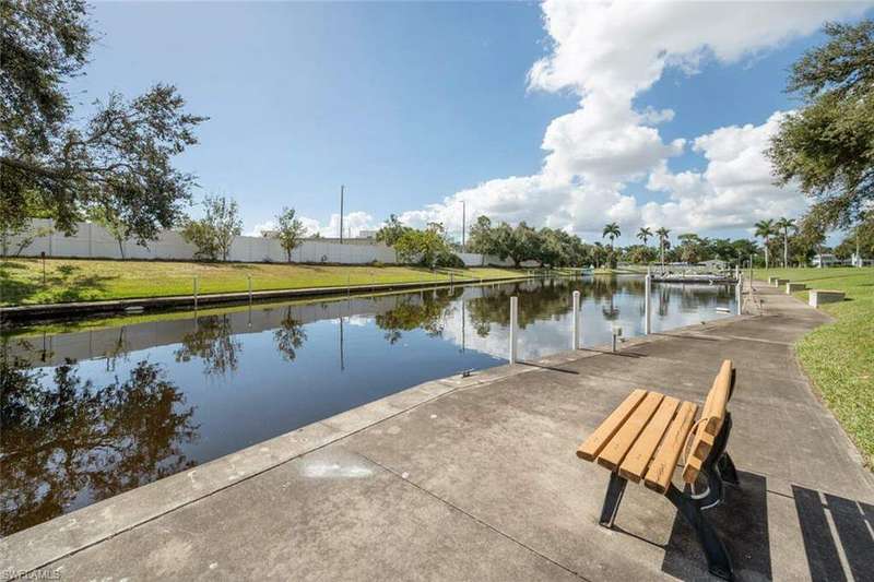 Boat Docks Available to Rent!