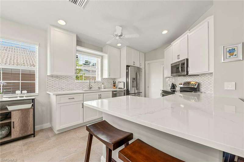 28199 Islet Trl Bonita Springs FL 34135 - Beautiful white kitchen with quartz countertop and clean modern backsplash