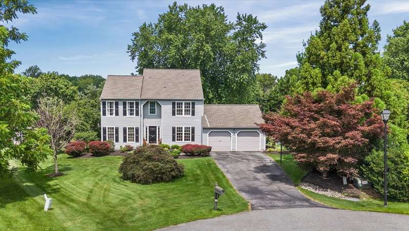 Cul-de-sac Curb Appeal!