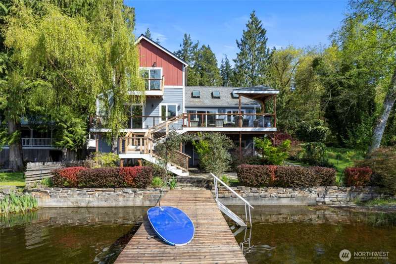 Welcome to beautiful Island Lake!