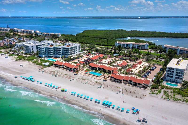 Welcome to Casa del Mar, perfect getaway for you and a great investment opportunity as well!
