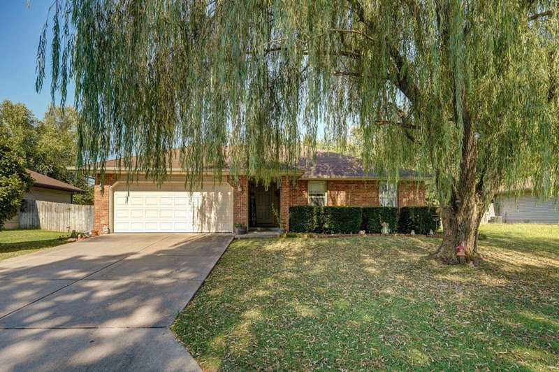 715 N Franklin Ave-1