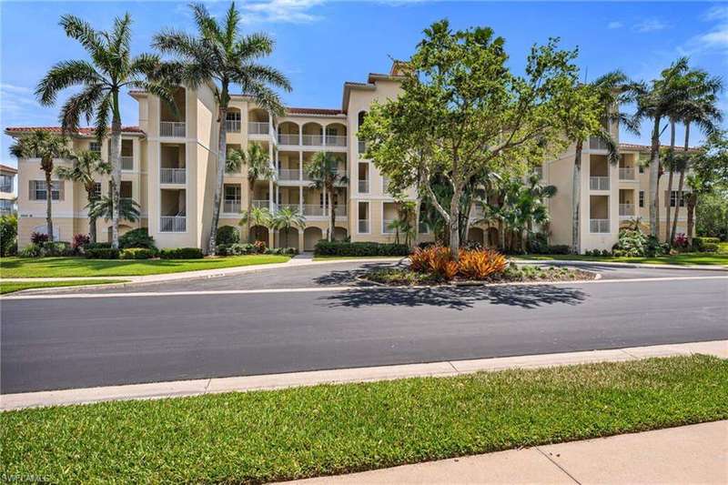 View of apartment building / complex