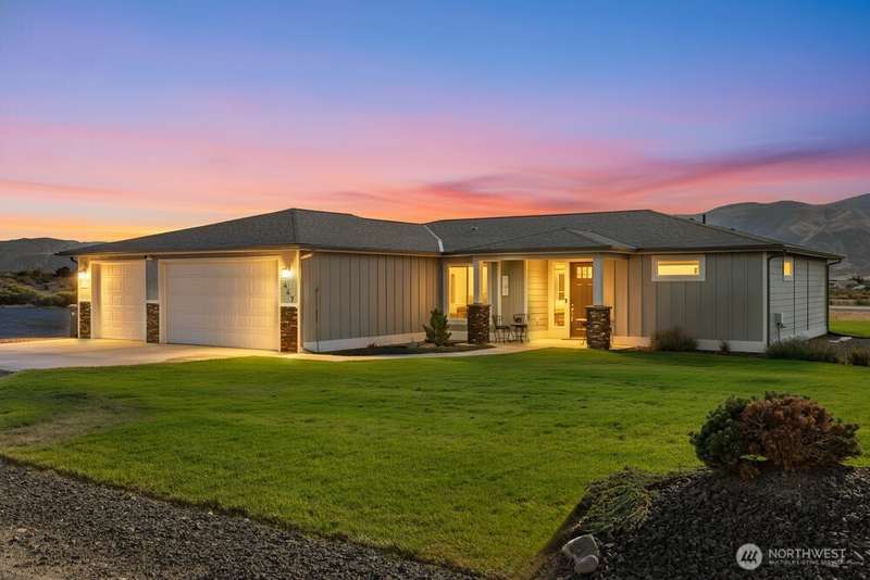 A Pilots Dream! Plenty of room for a hangar, pool, ADU and more!