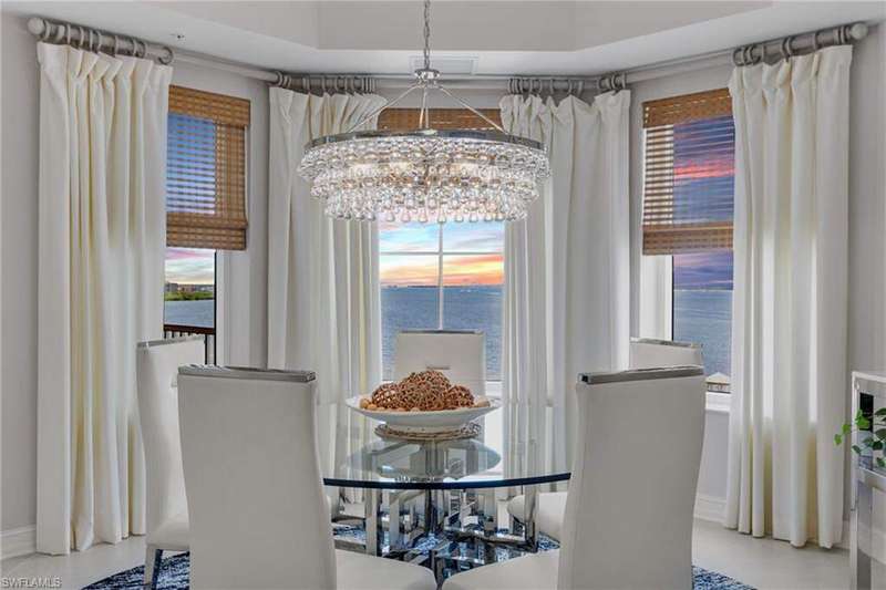 Spectacular sunsets over the Caloosahathcee River from your dining area!