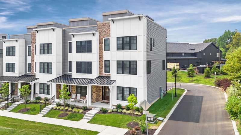 End unit townhome