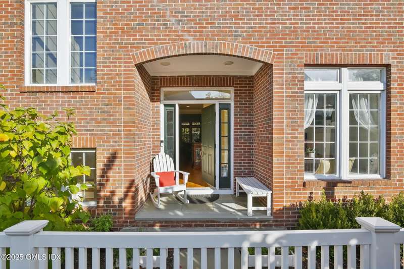 36-web-or-mls-73-weaver-st-apt-4