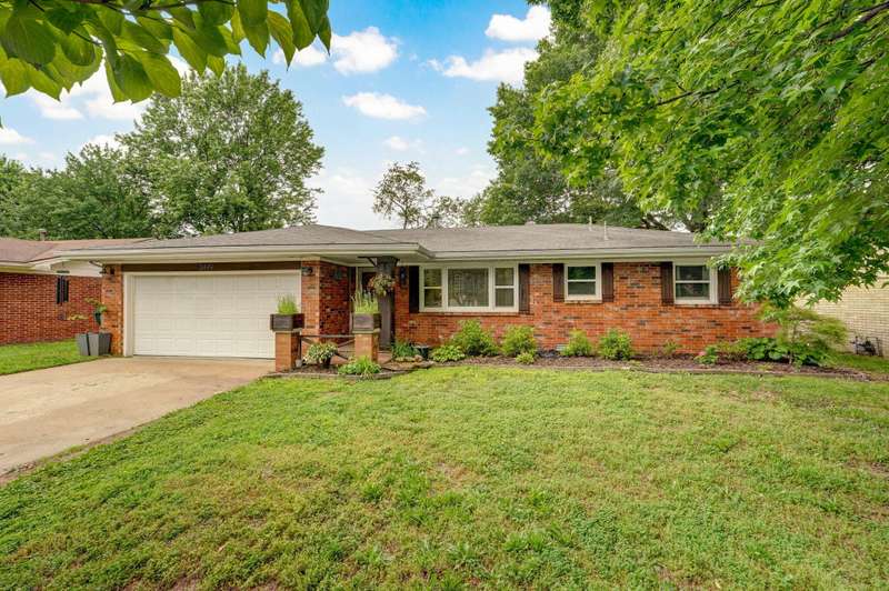 3449 N Rogers Ave-38