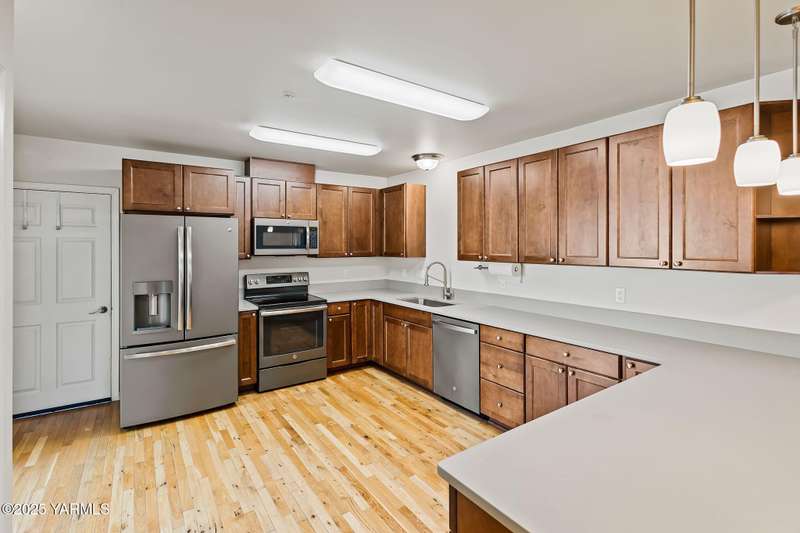 5701 W Chestnut Ave-3