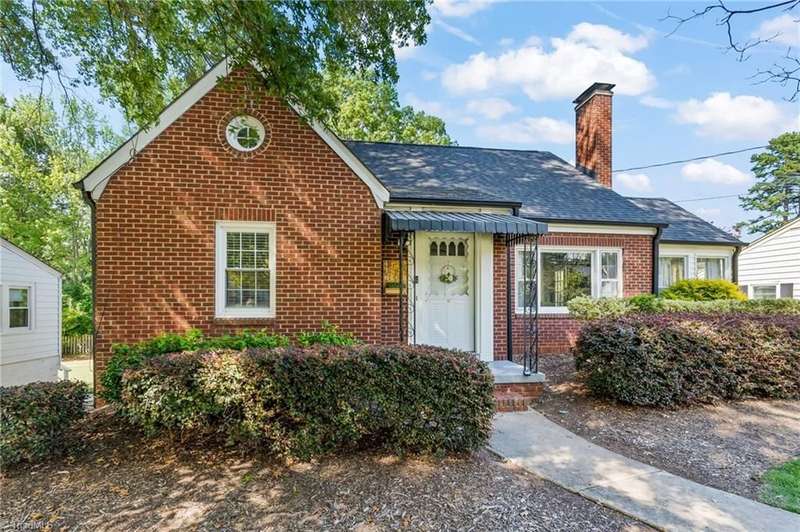 Charming Emerywood Home!