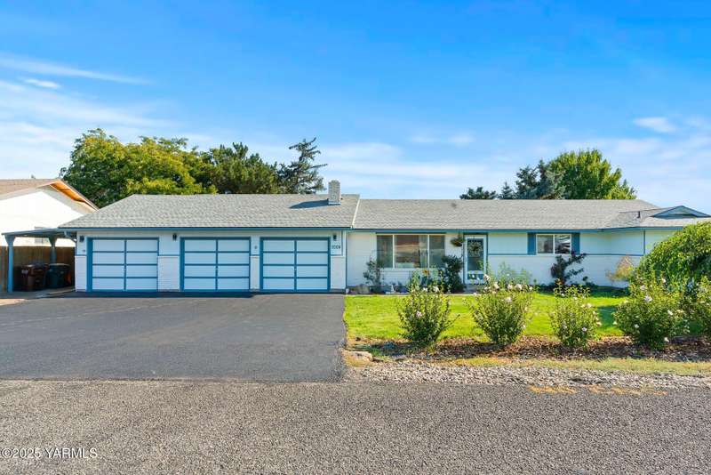 7004 W Yakima Ave-21