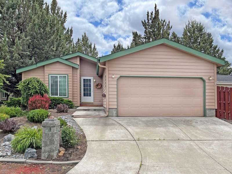 Great Curb Appeal!