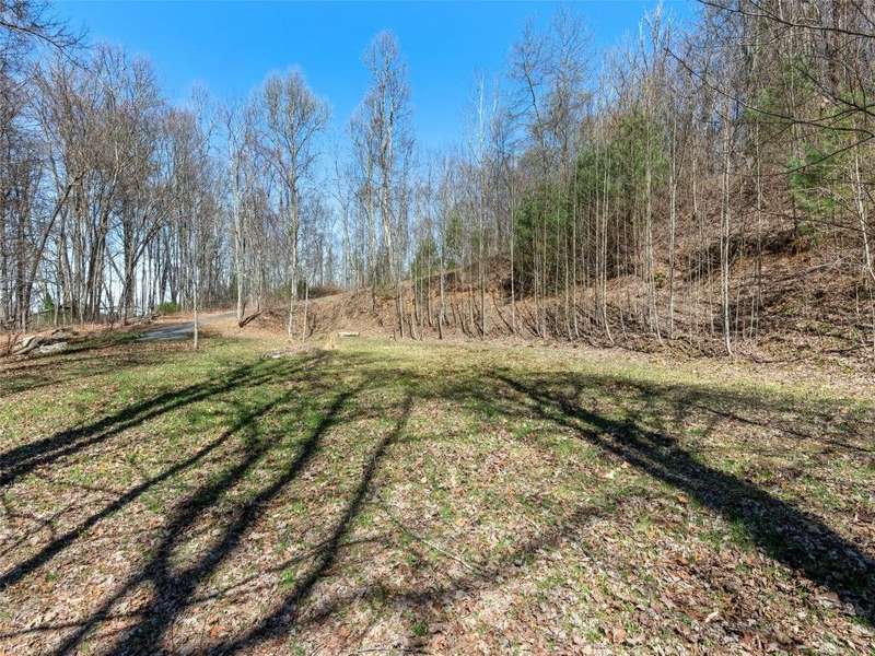 Flat house pad lot