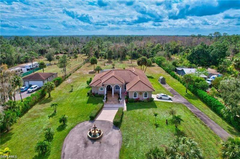 Drone / aerial view featuring a view of trees