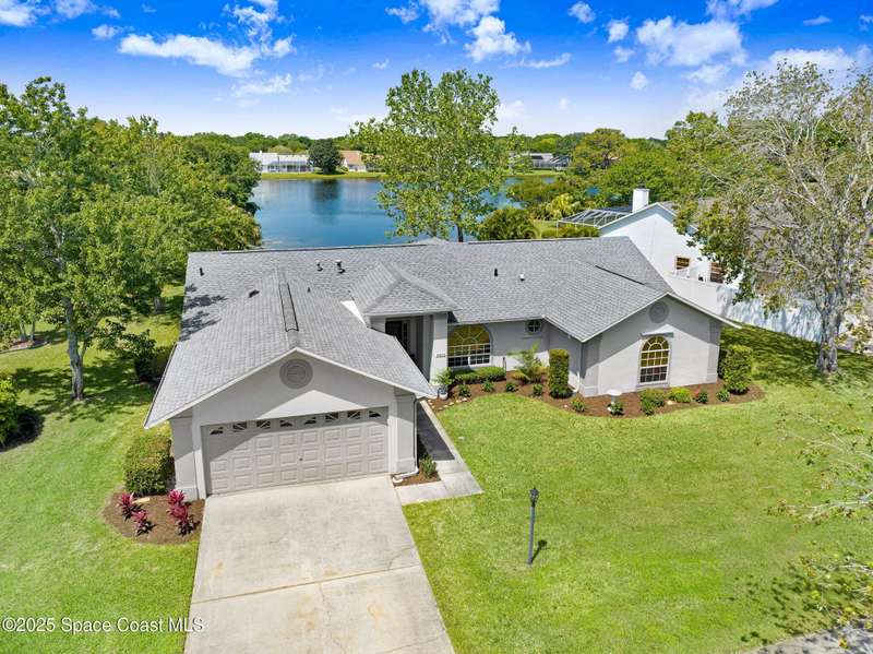 Beautiful Lakefront home!