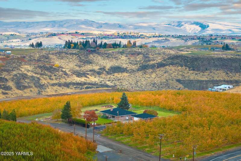 Stunning Views on Scenic Dr