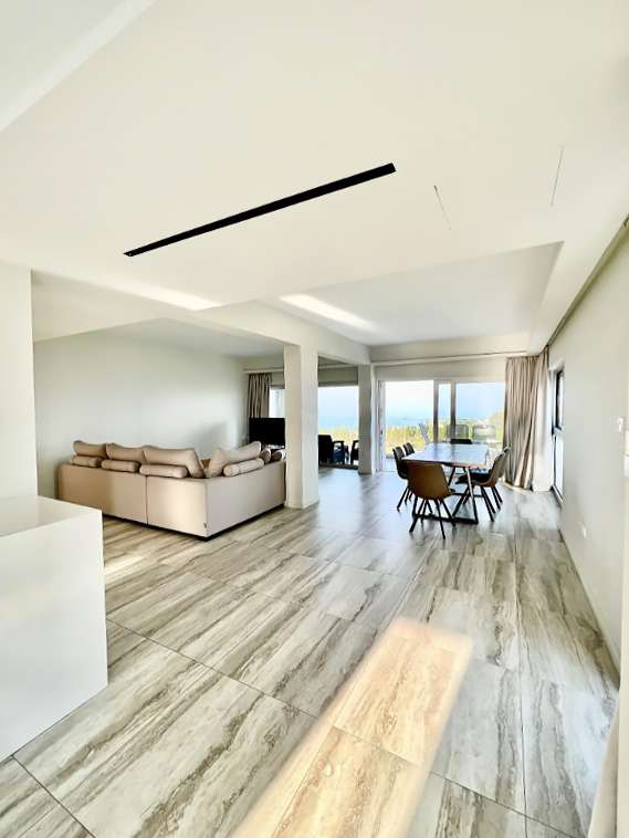 Luxurious Beachfront Flat  image