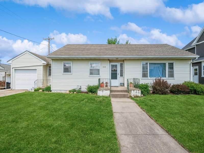 Vinyl siding & main level living