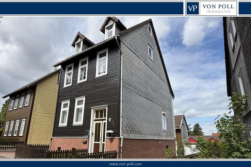 Vorderansicht mit Giebel