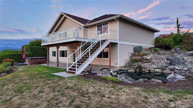 Welcome to this spacious 5bed/3bath home in Nookachamp Hills. there is great curb from the cul-de-sack with side yard and mature landscaping offering home great curb appeal with plenty of off street parking and 2 car garage. Parking on right leads to lowe
