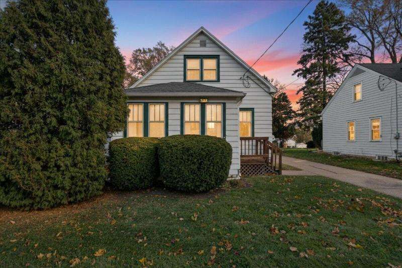 01-925 Harding Ave Twilight