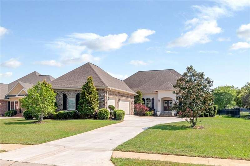 Daphne custom home