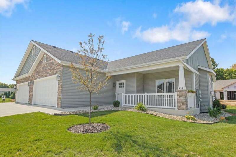 134 Lexington Pointe Dr.