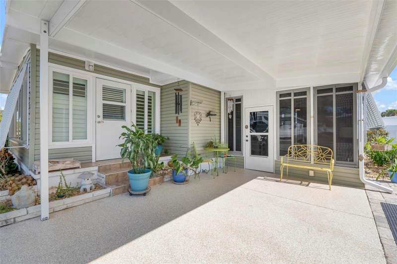 Carport, entry