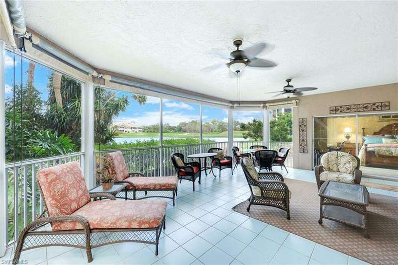 Sunroom / solarium with ceiling fan