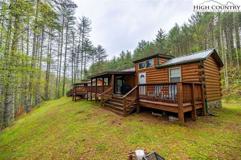 Your cozy cabins overlooking the New River