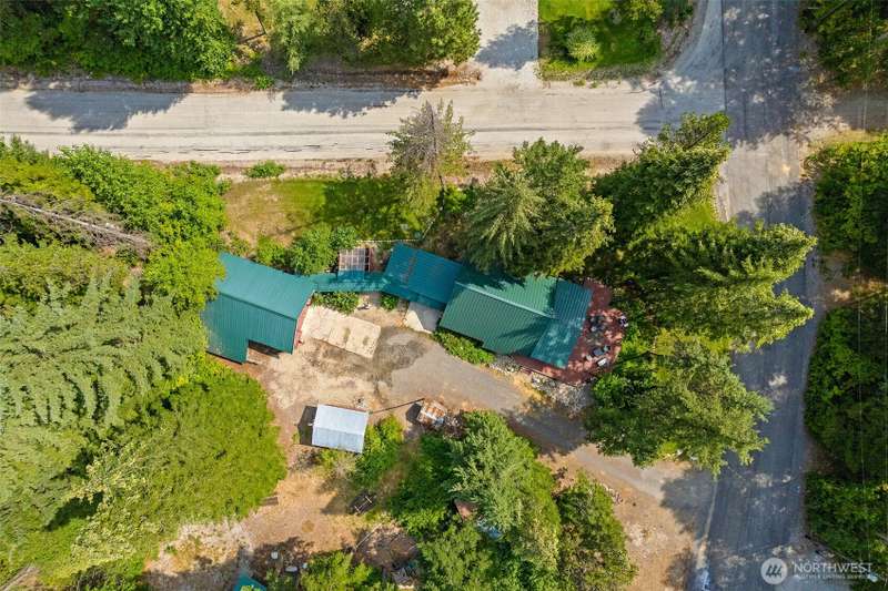 Stunningly Landscaped Front Yard with Expansive Deck    Enjoy outdoor living at its finest with a beautifully landscaped front yard and an entertainment-sized deck—perfect for gatherings, relaxation, or simply taking in the view.