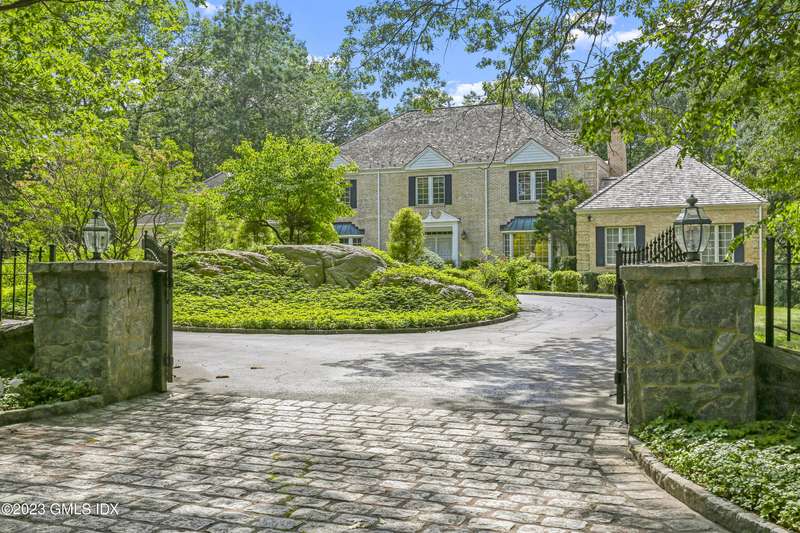 4 Mountain Laurel Drive