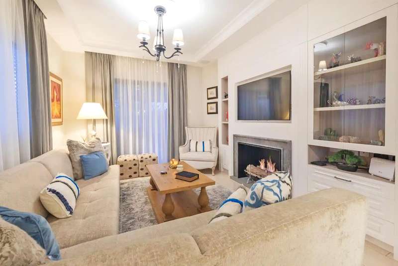 Charming Expansive Home Image